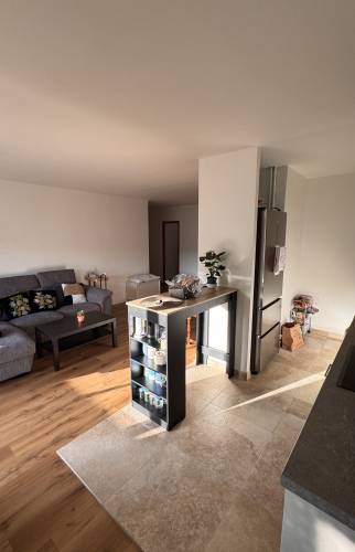 Salle de séjour ouverte sur cuisine appartement La Maison Des Travaux Ales