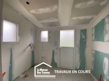 Rénovation en cours d'une salle de bain à Damgan