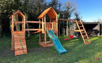 L'aire de jeux en bois près de Deauville