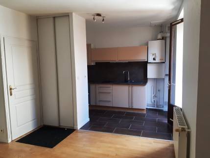 Appartement rénové avec cuisine rénovée - Lagnieu 01150