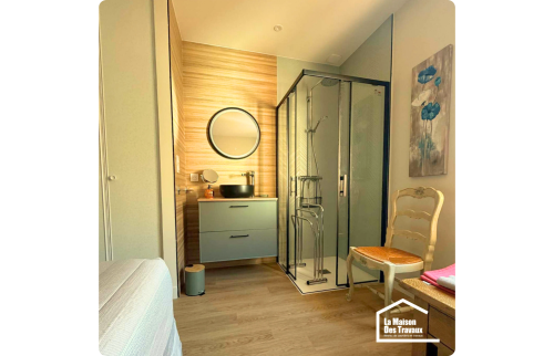 salle de bain dans une chambre