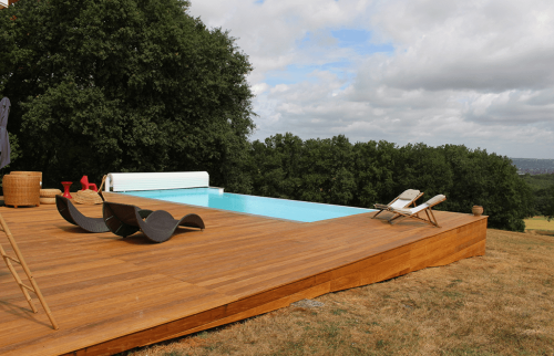Création d’une terrasse en bois avec piscine