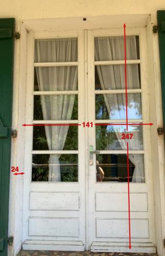 Ancienne porte fenêtre dans la cuisine 