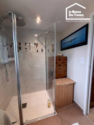 Aménagement d’une salle de bain fonctionnelle en rez-de-chaussée