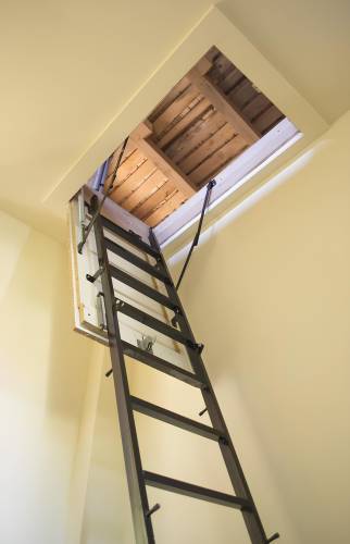 l'ensemble de l'escalier escamotable