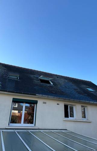 Couverture après rénovation avec nouveau Velux Bruz
