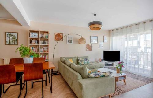 Rénovation d'un appartement avec cuisine ouverte sur l'espace séjour, Lyon 
