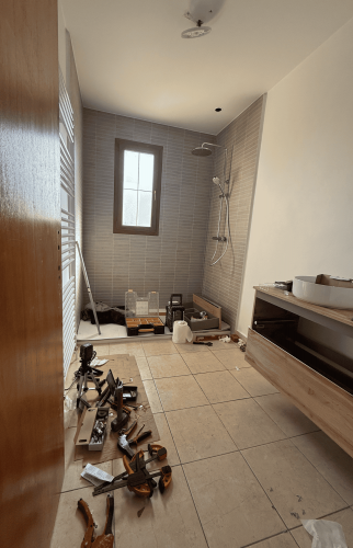 Rénovation complète d’une salle de bain à La Montagne en cours