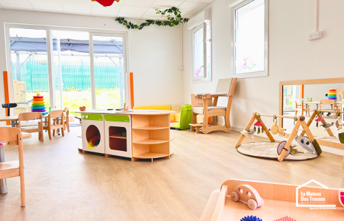 crèche salle de jeu baie vitrè