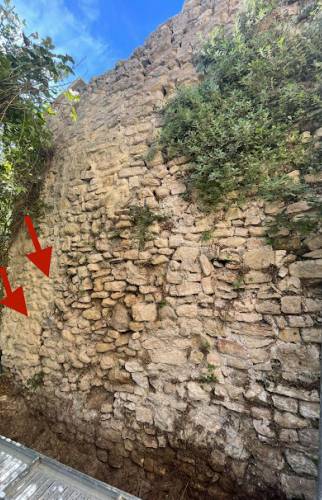 Mur avant enlèvement des pierres