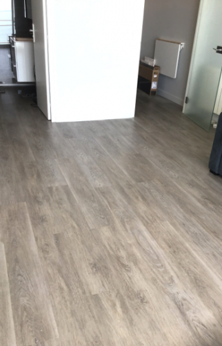 Rénovation des sols :  PVC imitation parquet