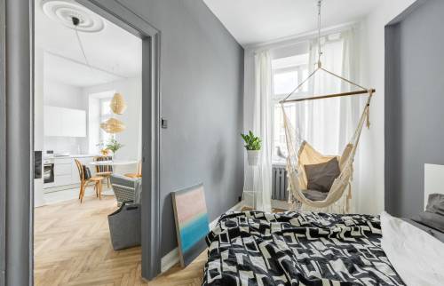 chambre peinture gris sur les murs