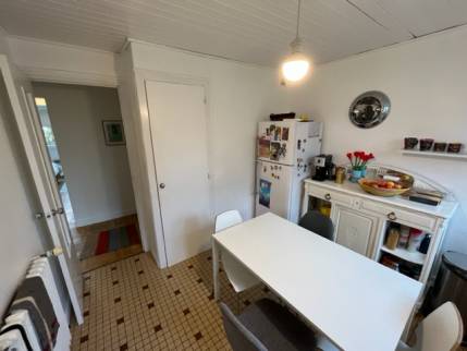 Ancienne cuisine avant transformation en bureau dans un appartement en rénovation - Nantes 44