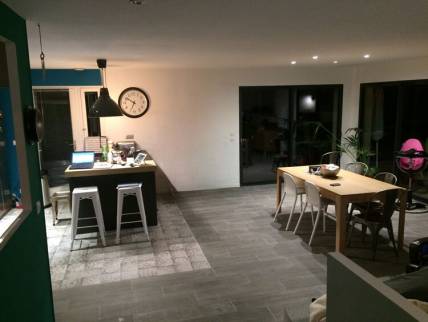 Nouveau revêtement de sol dans le salon