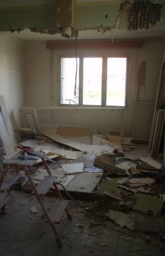 Début de la dépose des cloisons