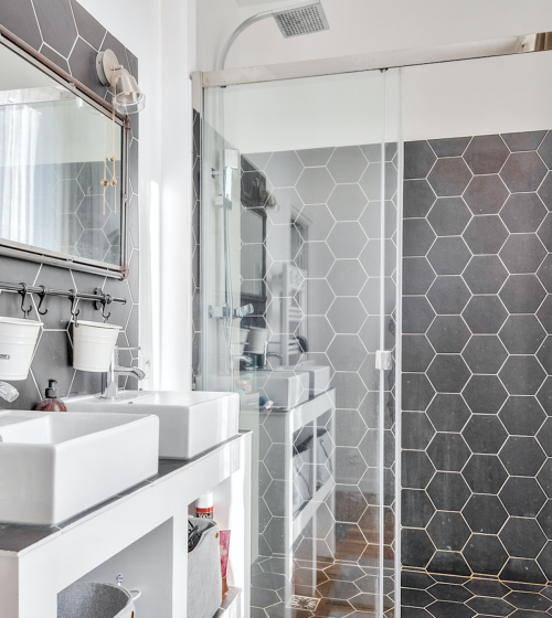 Salle d'eau moderne et élégante pour une suite parentale - Paris