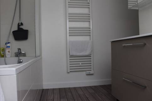 Salle de bain sous les combles à Morainvilliers