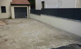 Vue du nouveau mur et béton désactivé par le garage.