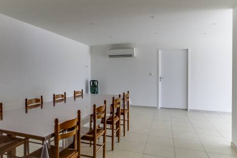 Rénovation complète d’une maison avec aménagement d’un garage transformé en séjour cuisine à Neuville sur Saône