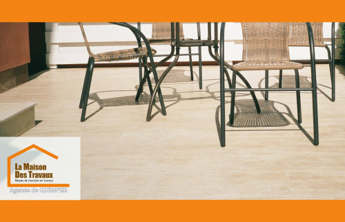 Revêtement en béton lisse et résistant pour une terrasse durable à Pluguffan, conçu par Michel Le Donge, courtier à Quimper.