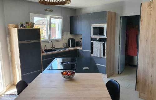 Cuisine moderne et optimisée après travaux à Pont-Péan - Vue finale