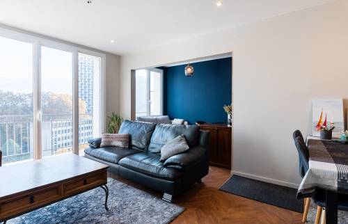 aménagement d’une pièce de vie avec bureau