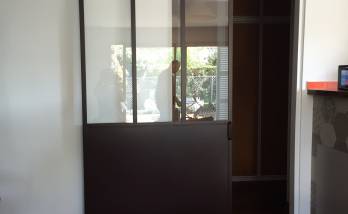 Fourniture et pose d'une porte d'atelier vitrée coulissante, Maison Champagne au Mont D'Or