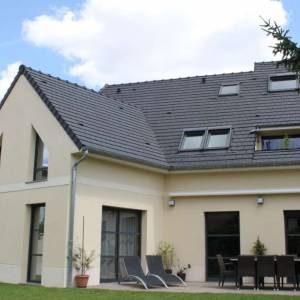 Construction maison contemporaine (91) - Façade arrière, jardin et terrasse