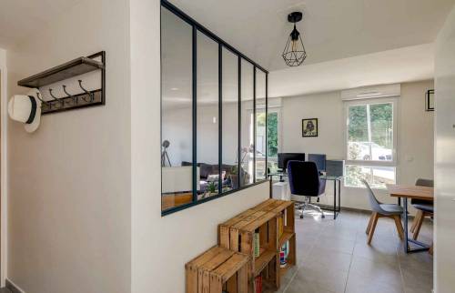 Salon rénové avec verrière 