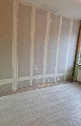 Finition des murs en placo et isolation après travaux à Harnes.