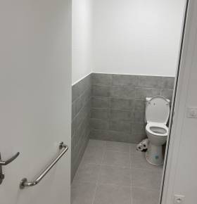 WC aux normes PMR