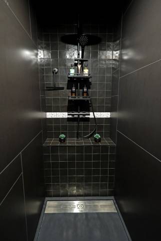 Rénovation de salle de bain - douche italienne à faïence et zellige noirs - Cholet 49