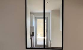 Verrière intérieure et porte-fenêtre en aluminium posée lors d'une rénovation d'appartement - Nantes 44000