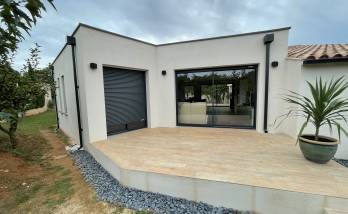 cheneaux intégrés dans l'extension en toit plat