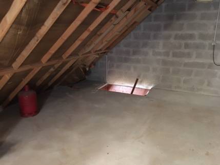 Ancien accès aux combles avant travaux de rénovation et d'aménagement - Nantes 44