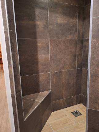 Création d'une salle de bain balnéo avec douche carrelée - Pornic 44210