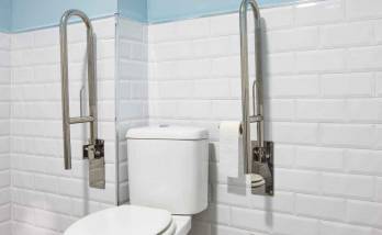 Toilettes aux normes d'accessibilités à Tresses