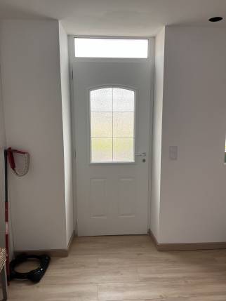  Rénovation de maison ancienne avec nouvelle porte d'entrée - Glun 07300