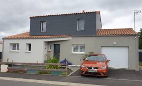 Surélévation finie avec son bardage gris