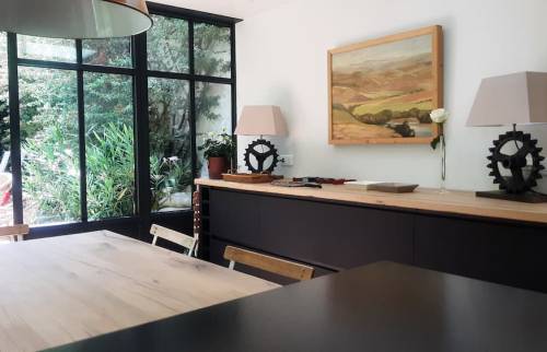 meubles sur mesure dans cette cuisine rénovée