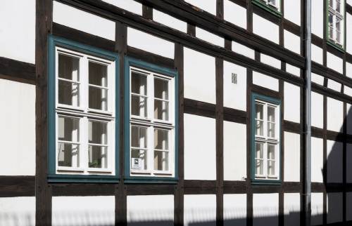 maison en colombage soubassement en briques