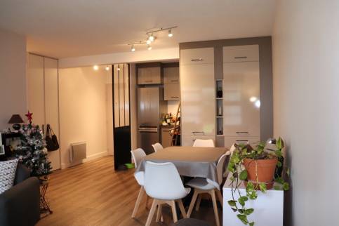 pièce de vie et cuisine après rénovation