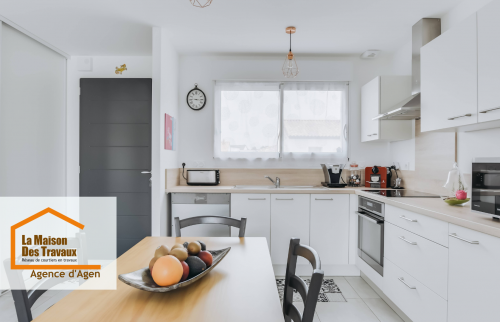 Une cuisine rénovée à Agen qui allie design épuré et fonctionnalité optimale.