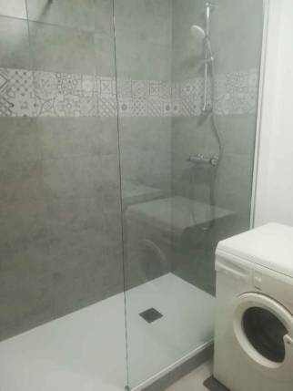 Rénovation de Salle de Bain Terminée : Modernisation et Confort