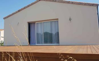 Terrasse en bois exotique entre Saintes et Royan