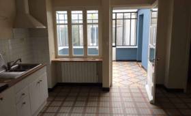 Cuisine avec anciennes menuiseries avant travaux de rénovation - Nantes 44