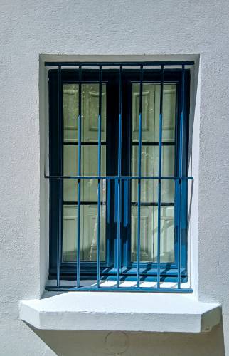 Fenêtre rénovée avec ses ferronneries