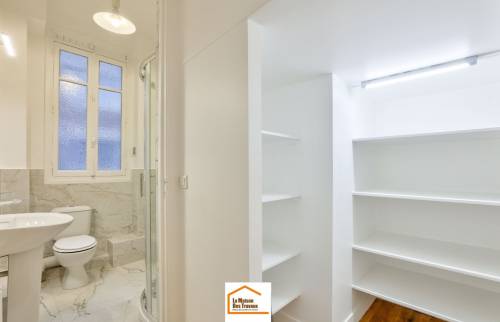 éclairage rénové dans cet appartement de location