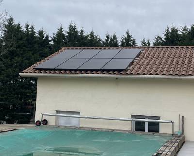 Installation de panneaux photovoltaïques sur une maison - Plats 07300