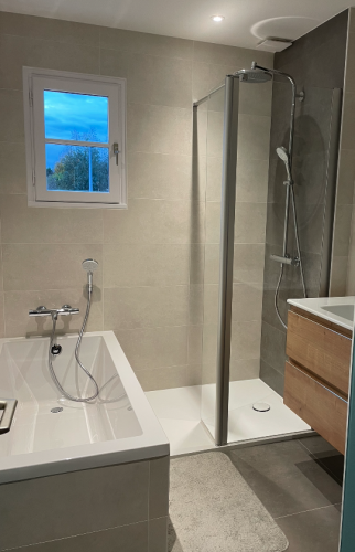 Rénovation d'une salle de bain à Basse-Goulaine - douche et baignoire